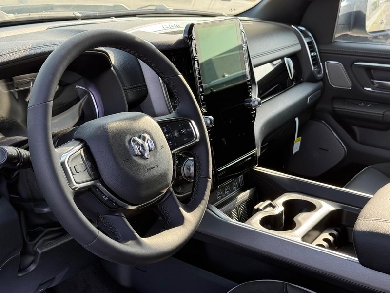 Ram 1500 Vehicle Full-screen Gallery Image 18