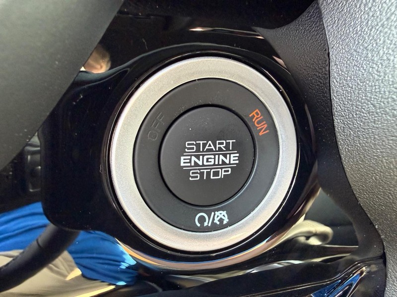 Ram 1500 Vehicle Full-screen Gallery Image 21