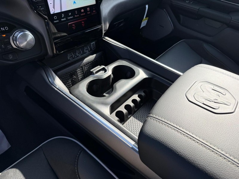 Ram 1500 Vehicle Full-screen Gallery Image 25