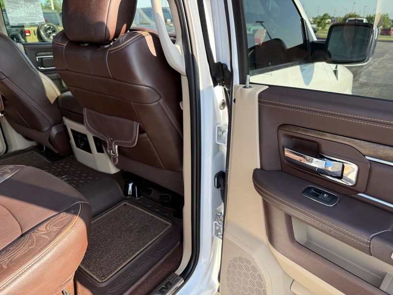 Ram 1500 Vehicle Full-screen Gallery Image 11