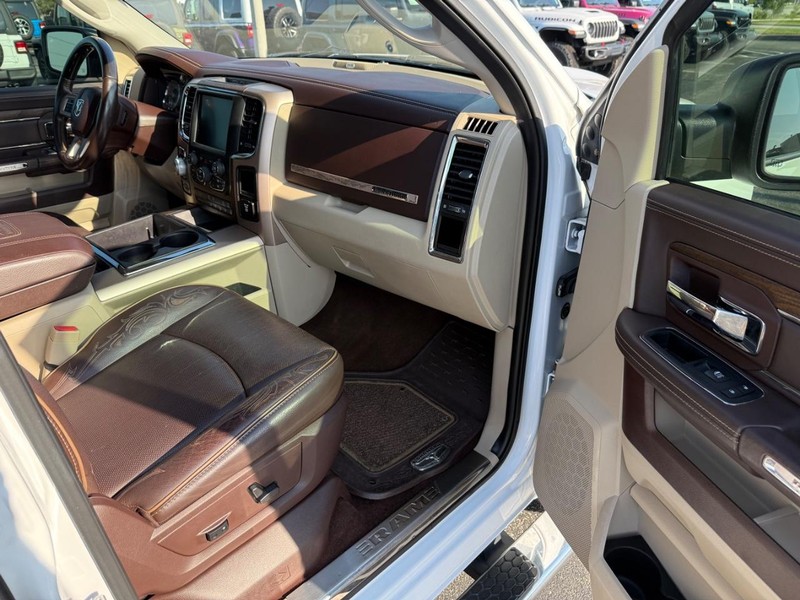 Ram 1500 Vehicle Full-screen Gallery Image 15