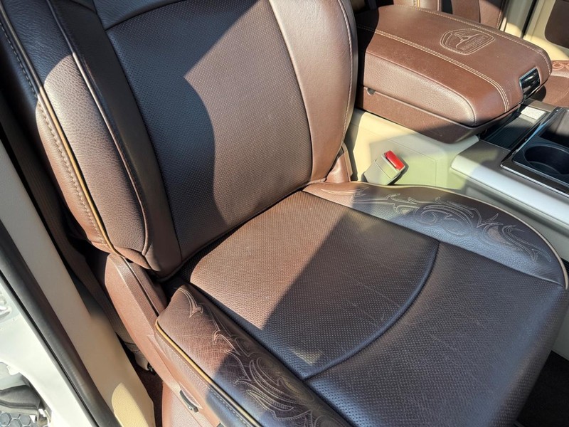 Ram 1500 Vehicle Full-screen Gallery Image 16