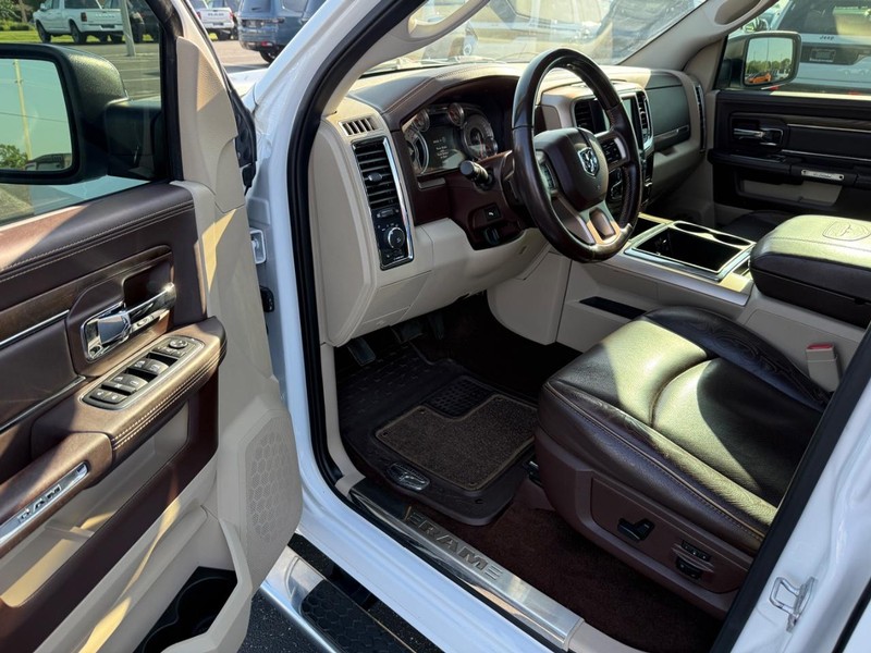 Ram 1500 Vehicle Full-screen Gallery Image 17