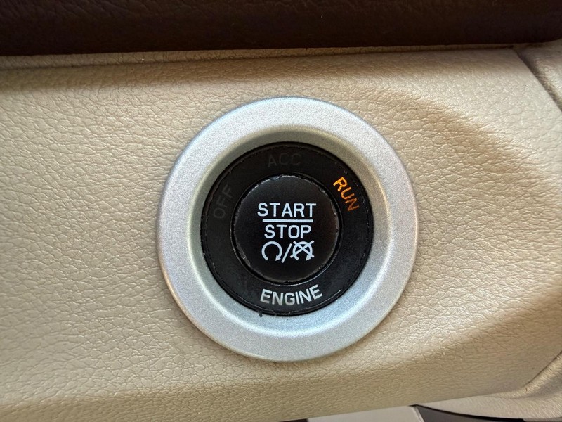 Ram 1500 Vehicle Full-screen Gallery Image 22