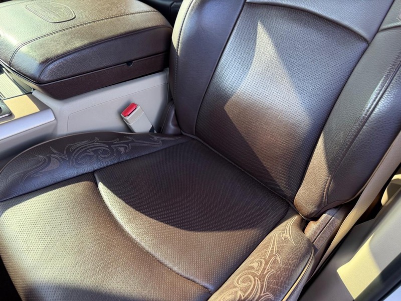 Ram 1500 Vehicle Full-screen Gallery Image 32