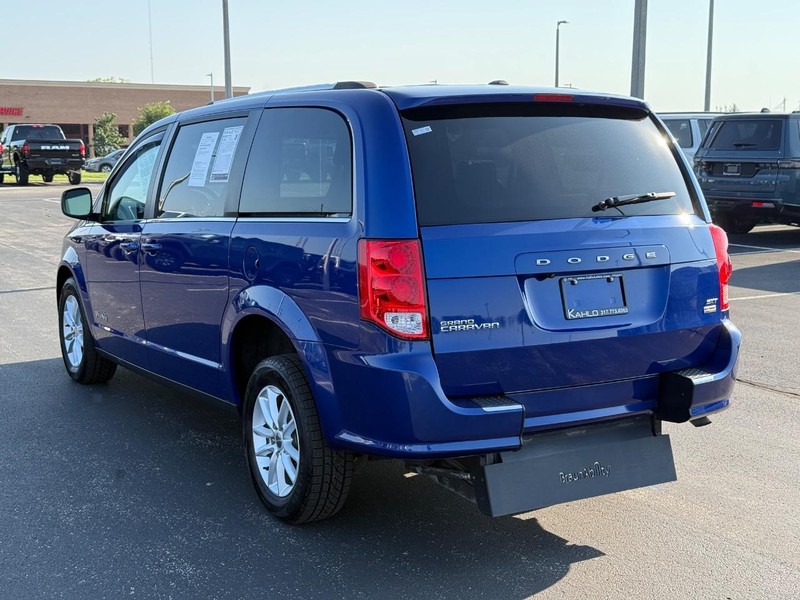 Dodge Grand Caravan Vehicle Full-screen Gallery Image 5