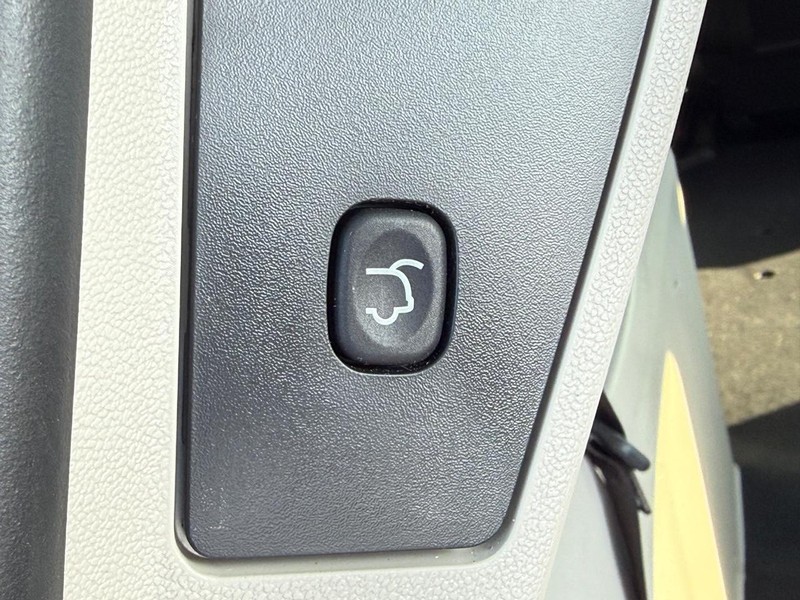 Dodge Grand Caravan Vehicle Full-screen Gallery Image 8