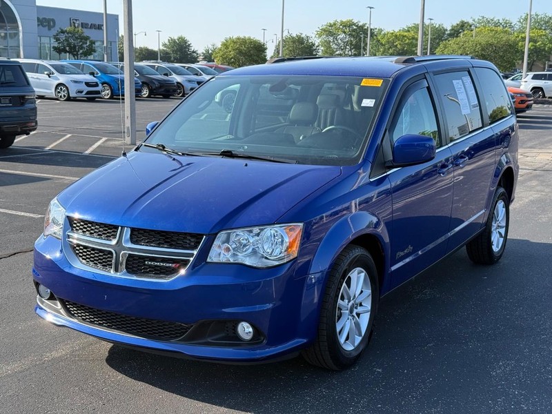 Dodge Grand Caravan Vehicle Full-screen Gallery Image 9