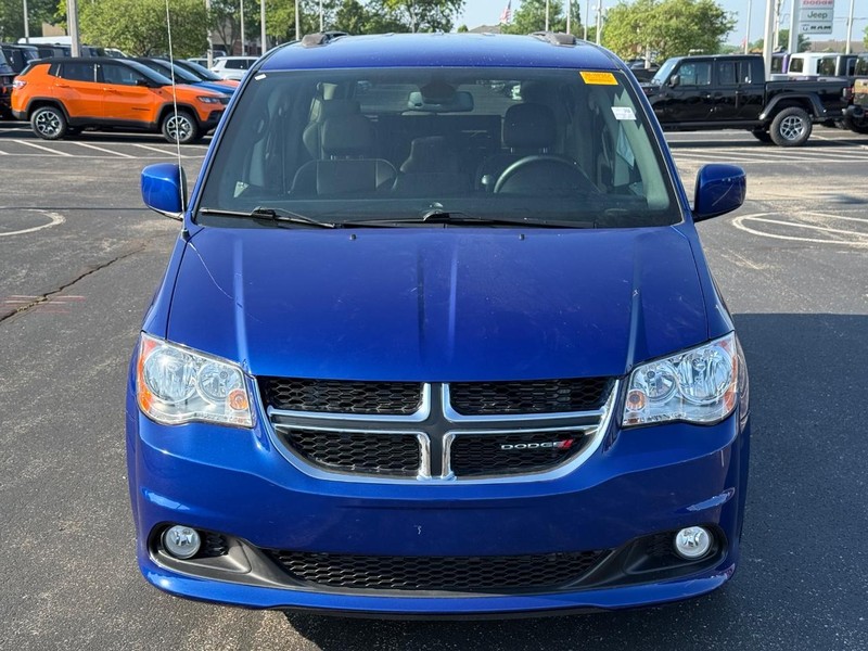 Dodge Grand Caravan Vehicle Full-screen Gallery Image 10