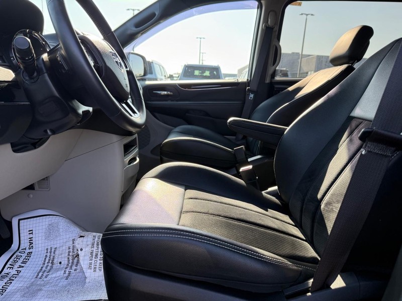 Dodge Grand Caravan Vehicle Full-screen Gallery Image 19
