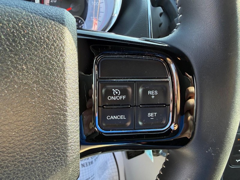 Dodge Grand Caravan Vehicle Full-screen Gallery Image 22