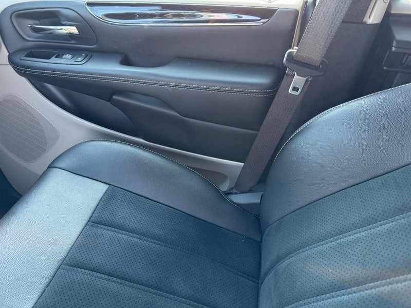 Dodge Grand Caravan Vehicle Full-screen Gallery Image 27