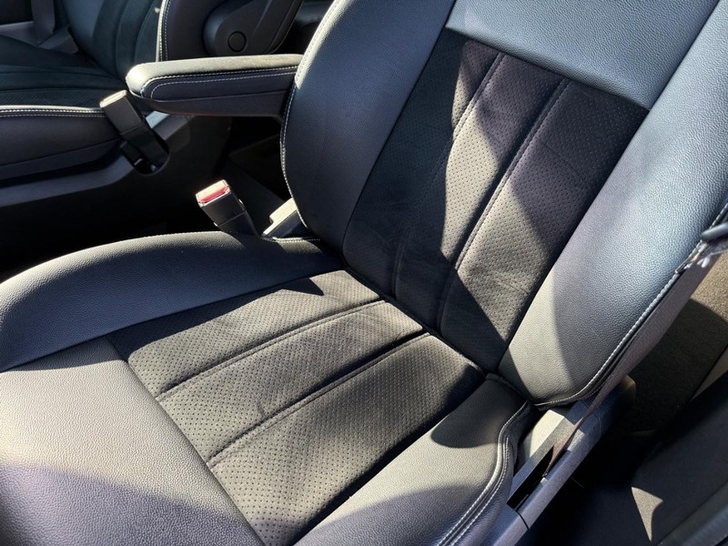 Dodge Grand Caravan Vehicle Full-screen Gallery Image 30