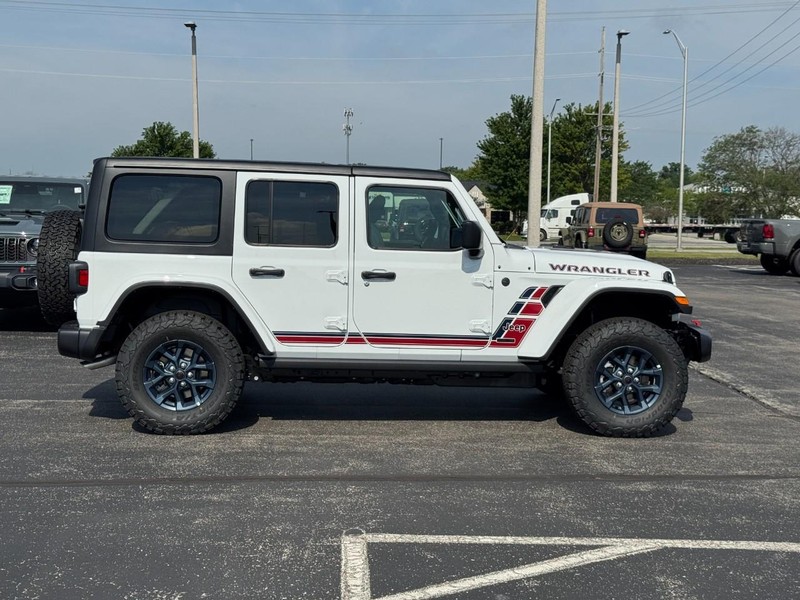 Jeep Wrangler Vehicle Full-screen Gallery Image 2