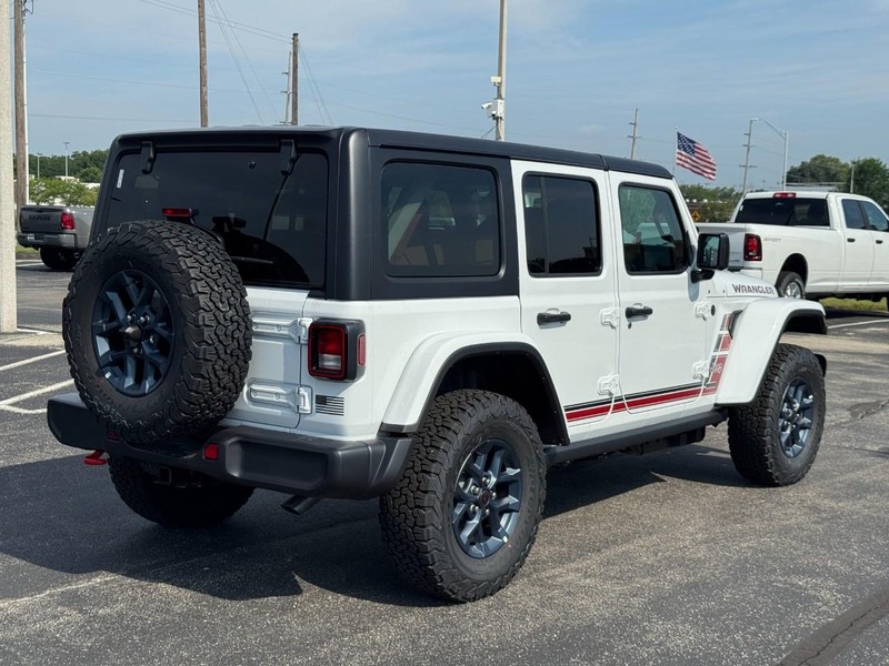 Jeep Wrangler Vehicle Full-screen Gallery Image 3