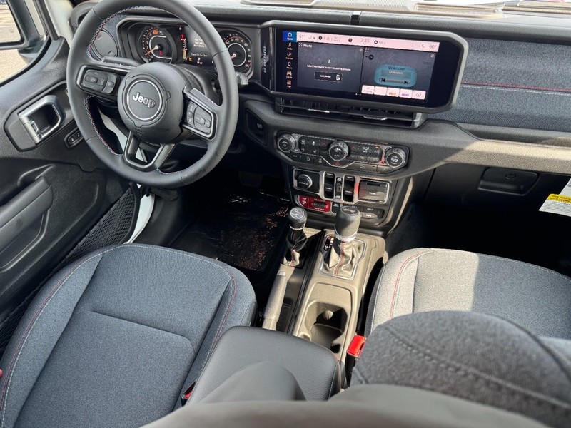 Jeep Wrangler Vehicle Full-screen Gallery Image 12