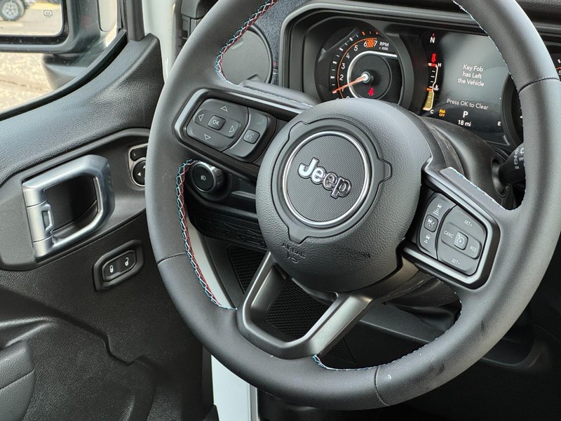 Jeep Wrangler Vehicle Full-screen Gallery Image 13