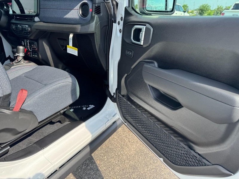 Jeep Wrangler Vehicle Full-screen Gallery Image 15