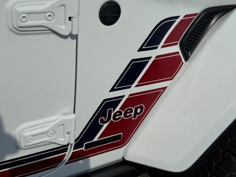 Jeep Wrangler Vehicle Full-screen Gallery Image 18
