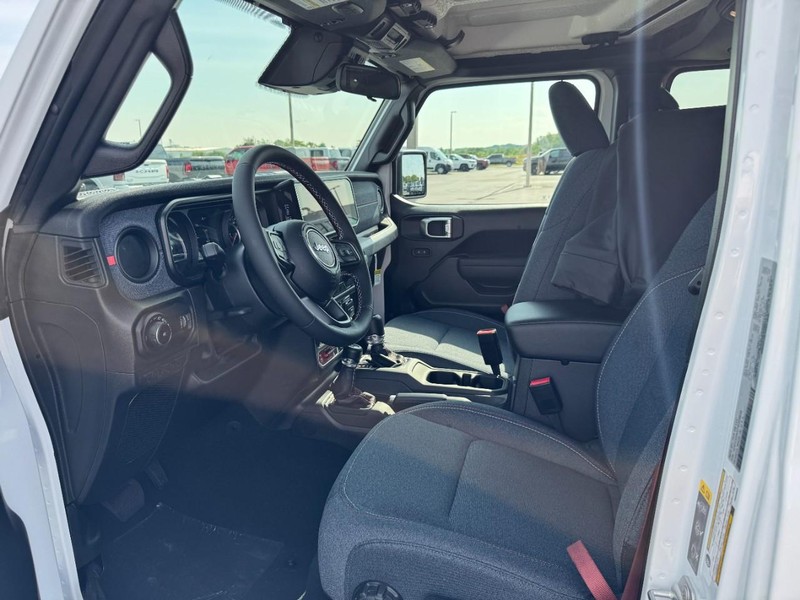 Jeep Wrangler Vehicle Full-screen Gallery Image 19