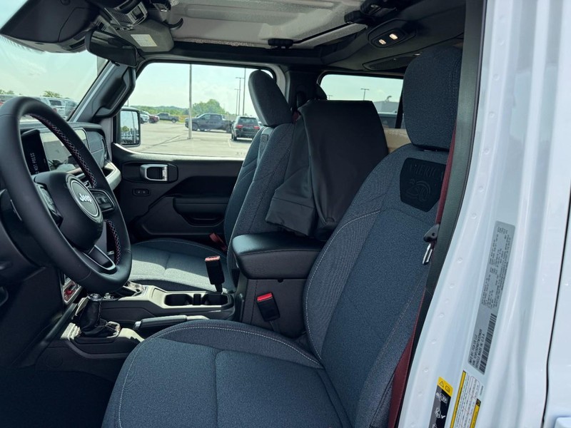 Jeep Wrangler Vehicle Full-screen Gallery Image 20