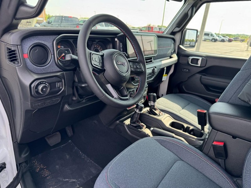 Jeep Wrangler Vehicle Full-screen Gallery Image 21