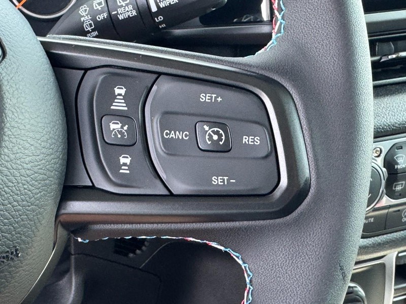 Jeep Wrangler Vehicle Full-screen Gallery Image 23