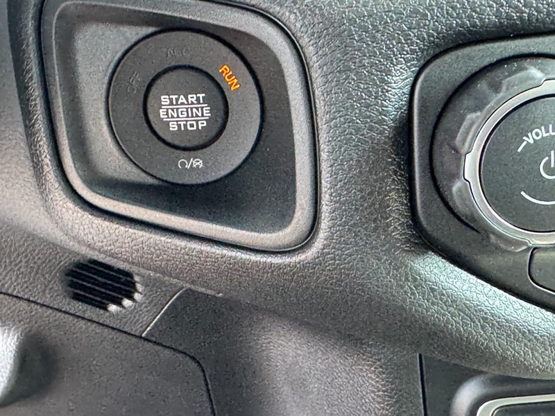 Jeep Wrangler Vehicle Full-screen Gallery Image 24