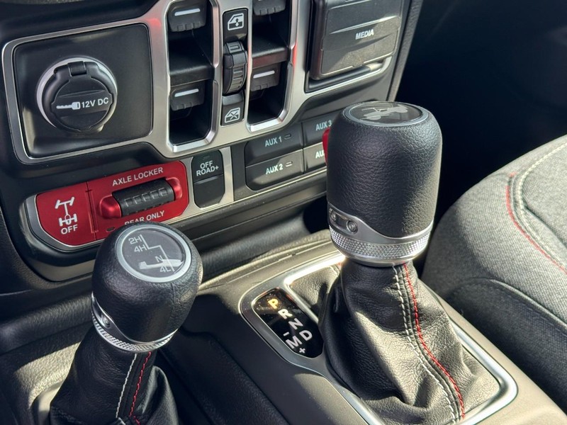 Jeep Wrangler Vehicle Full-screen Gallery Image 25