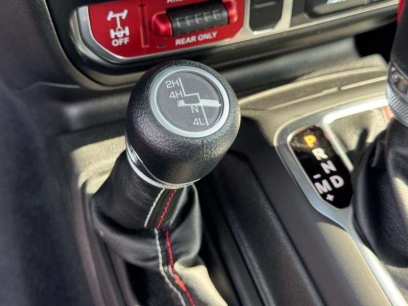 Jeep Wrangler Vehicle Full-screen Gallery Image 27