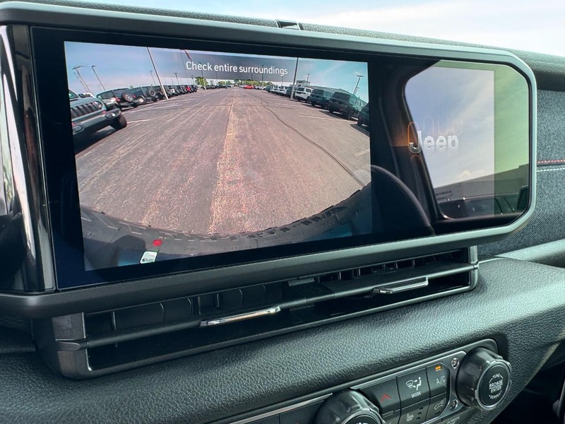 Jeep Wrangler Vehicle Full-screen Gallery Image 29