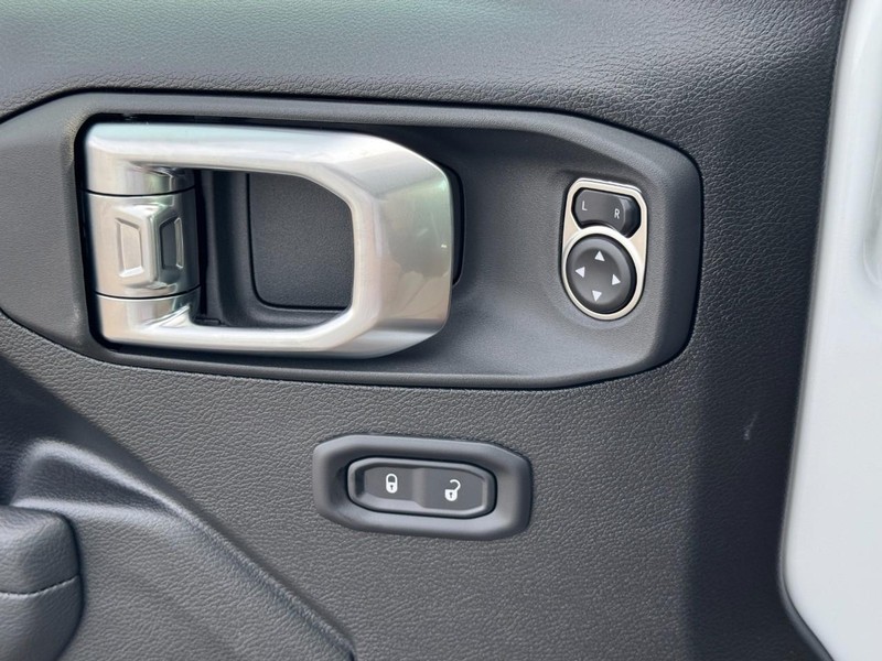 Jeep Wrangler Vehicle Full-screen Gallery Image 31