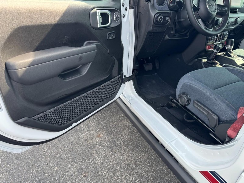 Jeep Wrangler Vehicle Full-screen Gallery Image 32