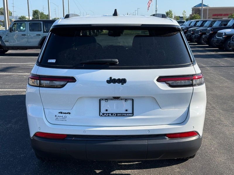 Jeep Grand Cherokee L Vehicle Full-screen Gallery Image 4