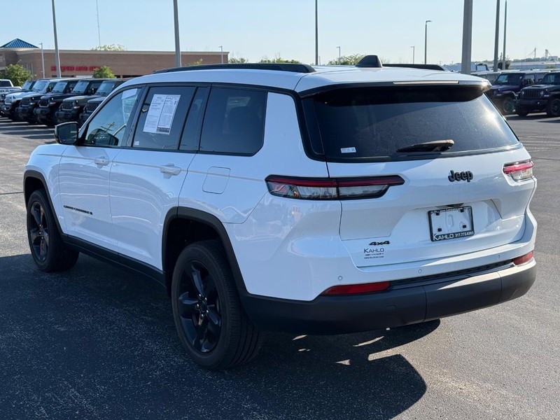Jeep Grand Cherokee L Vehicle Full-screen Gallery Image 5
