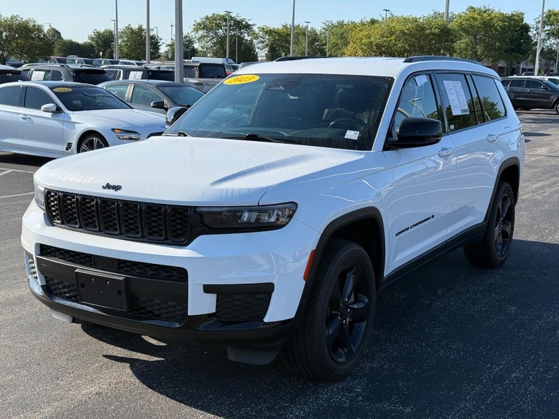 Jeep Grand Cherokee L Vehicle Full-screen Gallery Image 9
