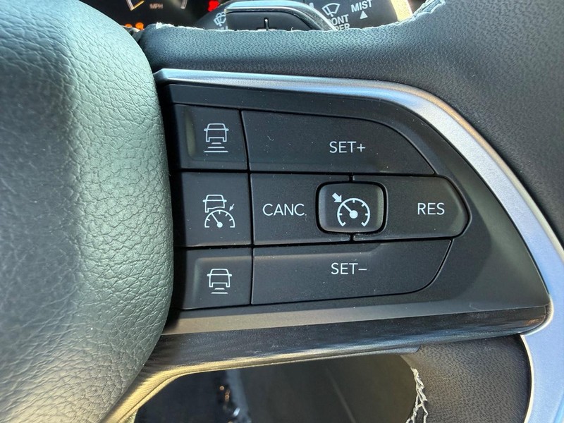 Jeep Grand Cherokee L Vehicle Full-screen Gallery Image 21