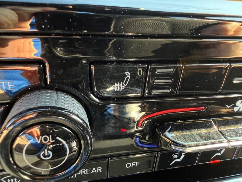 Jeep Grand Cherokee L Vehicle Full-screen Gallery Image 23