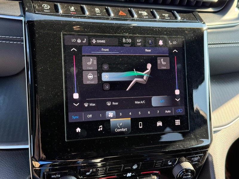 Jeep Grand Cherokee L Vehicle Full-screen Gallery Image 24