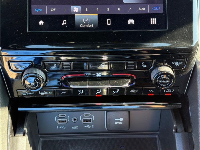 Jeep Grand Cherokee L Vehicle Full-screen Gallery Image 26