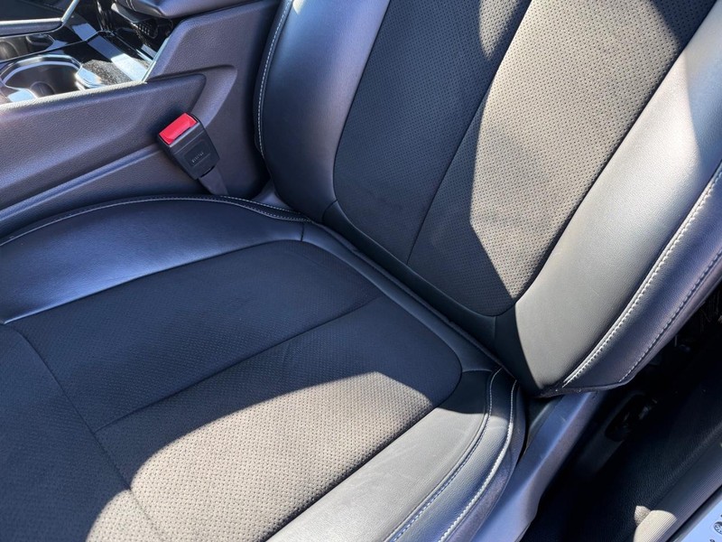 Jeep Grand Cherokee L Vehicle Full-screen Gallery Image 32
