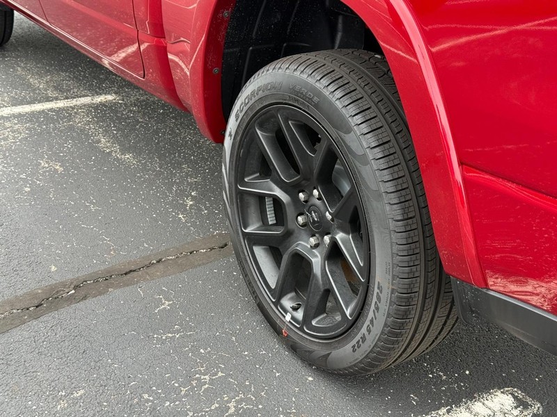 Ram 1500 Vehicle Full-screen Gallery Image 6