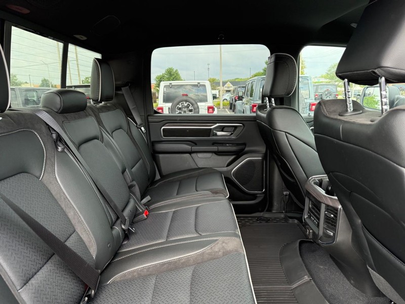 Ram 1500 Vehicle Full-screen Gallery Image 11