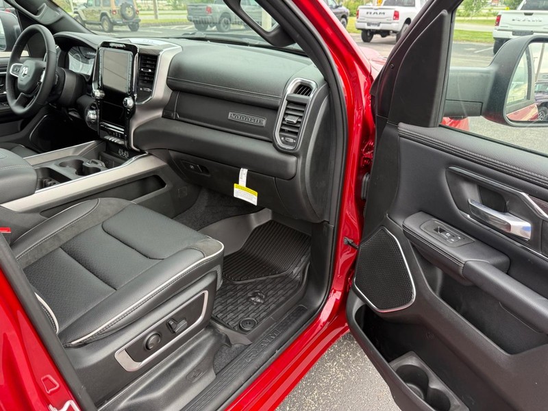Ram 1500 Vehicle Full-screen Gallery Image 15