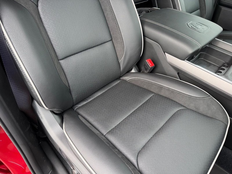 Ram 1500 Vehicle Full-screen Gallery Image 16