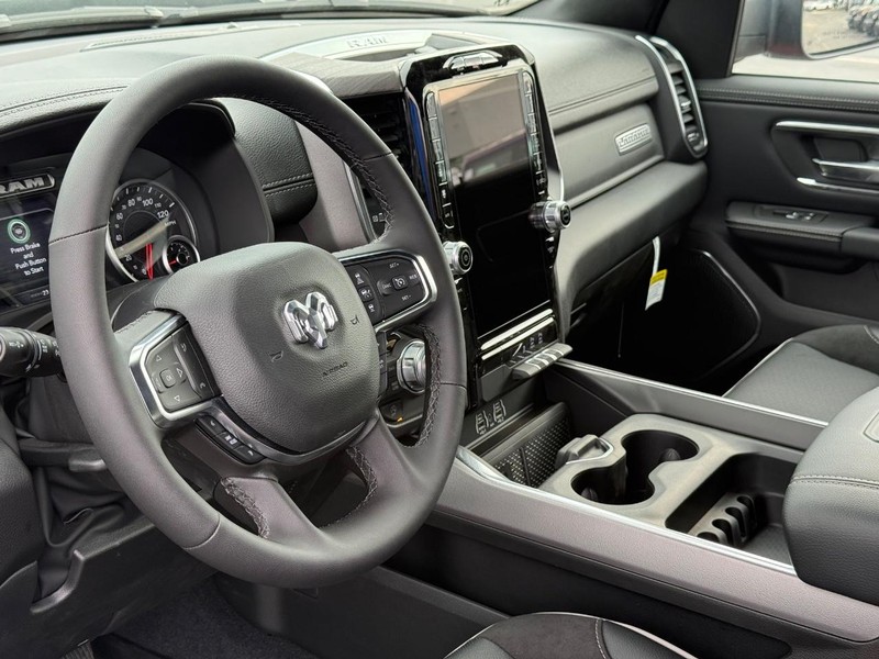 Ram 1500 Vehicle Full-screen Gallery Image 19