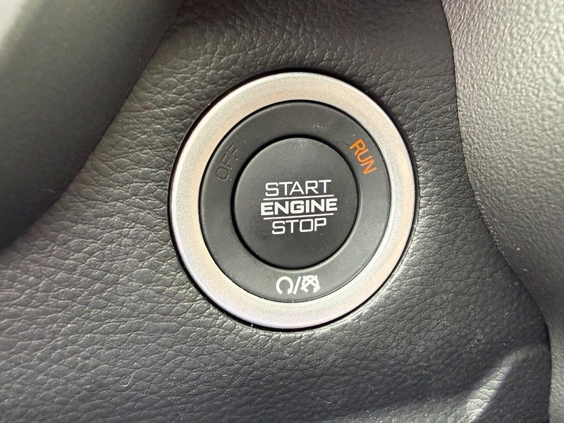 Ram 1500 Vehicle Full-screen Gallery Image 22