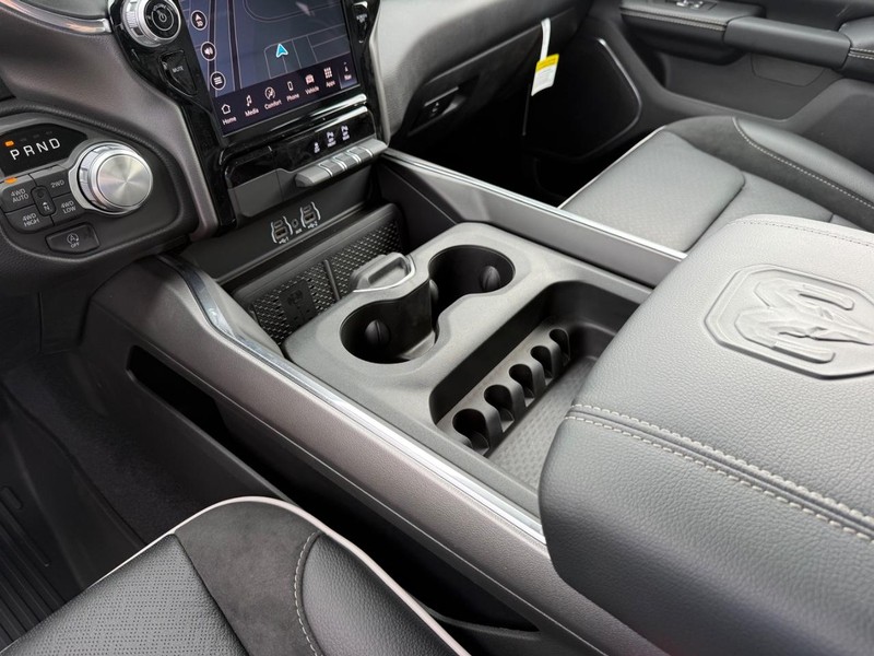 Ram 1500 Vehicle Full-screen Gallery Image 26
