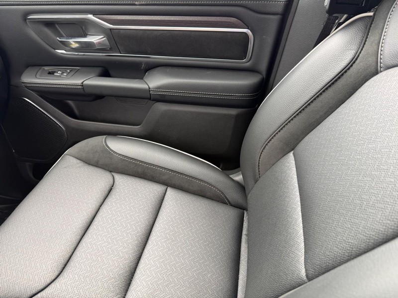 Ram 1500 Vehicle Full-screen Gallery Image 27