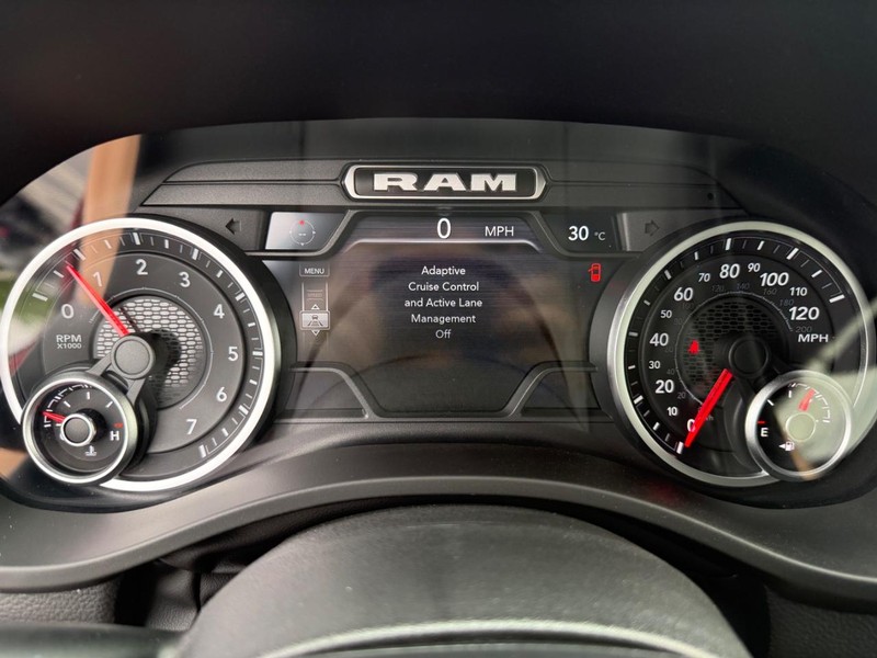 Ram 1500 Vehicle Full-screen Gallery Image 28